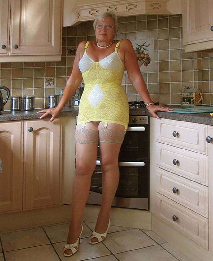 Mature and sexy milfs gilfs and grannies